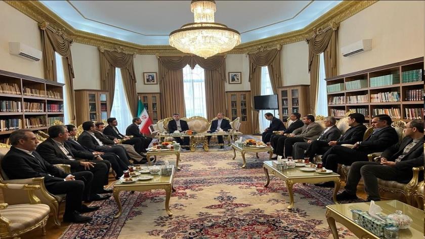 Iranpress: بازدید امیرعبداللهیان از سرکنسولگری ایران در استانبول