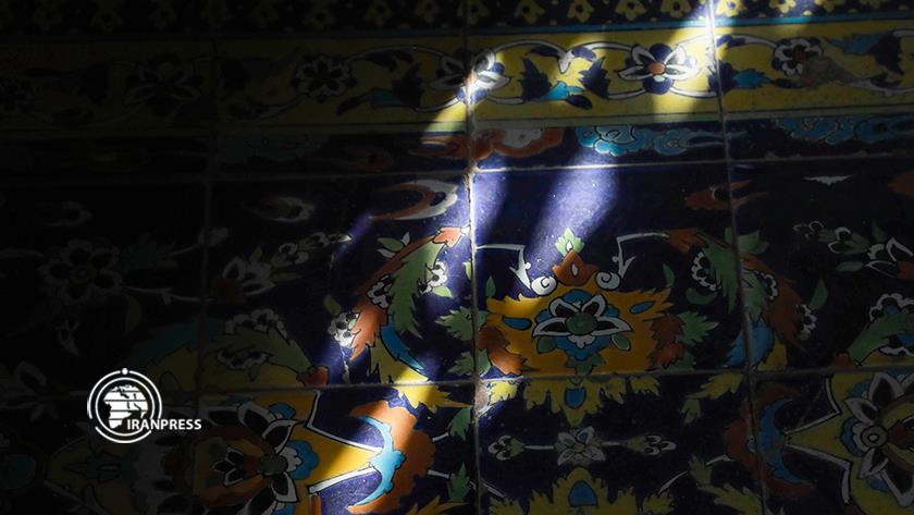 ایران پرس: کاشی هفت‌رنگ اصفهان؛ نگاره‌ای از تاریخ و شکوه ایران