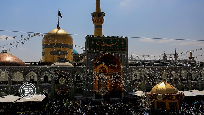ایران پرس: پرچم گنبد حرم امام رضا (ع) به‌رنگ سیاه درآمد