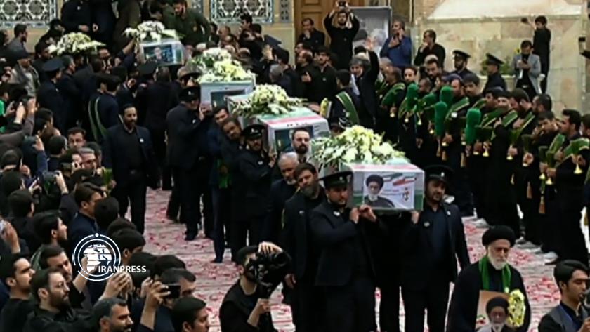 Iranpress: وداع با شکوه مردم قم با پیکر مطهر شهدای خدمت+ ویدئو