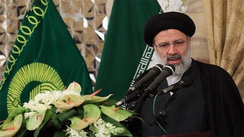 Iranpress: تولیت آستان رضوی: رئیسی از حق التولیه خود گذشت و گفت با این پول درمانگاه بسازید