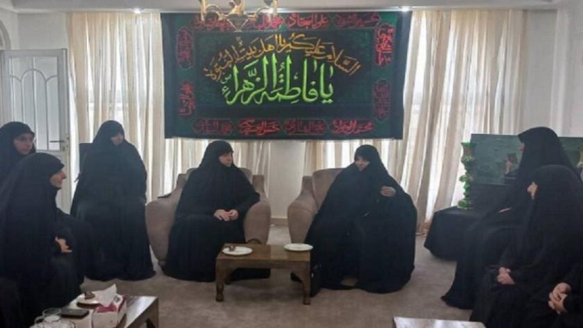 Iranpress: حضور فرزندان سید حسن نصرالله و سید عباس موسوی در منزل شهید رئیسی