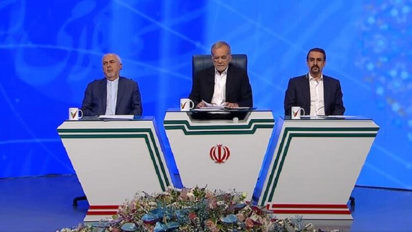 Iranpress: پزشکیان: شعاری که مردم را از قافله توسعه عقب بیندازد، نخواهم داد