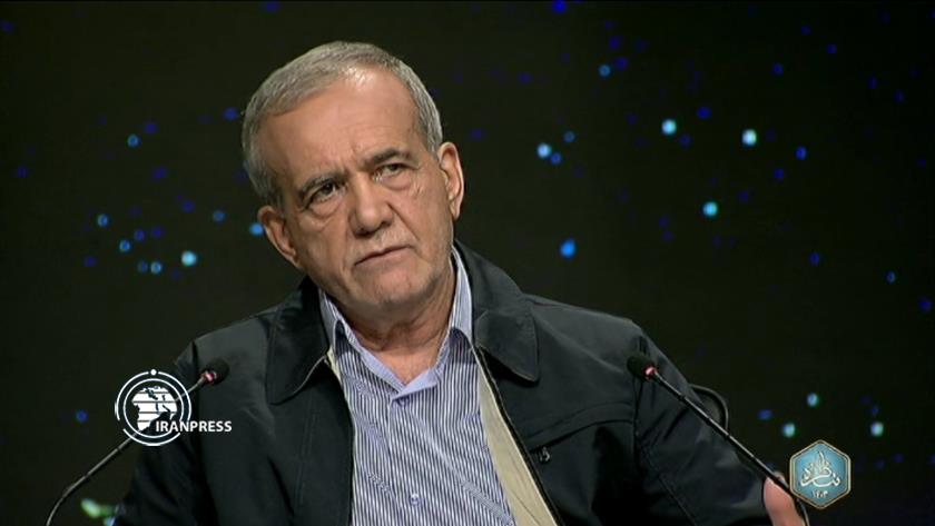 Iranpress: پزشکیان : مناطق حاشیه نشین و مرزها وضع خوبی ندارند 