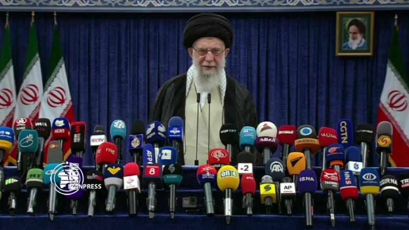 Iranpress: رهبر معظم انقلاب: برای قوام و دوام جمهوری اسلامی حضور مردم در انتخابات امری واجب است