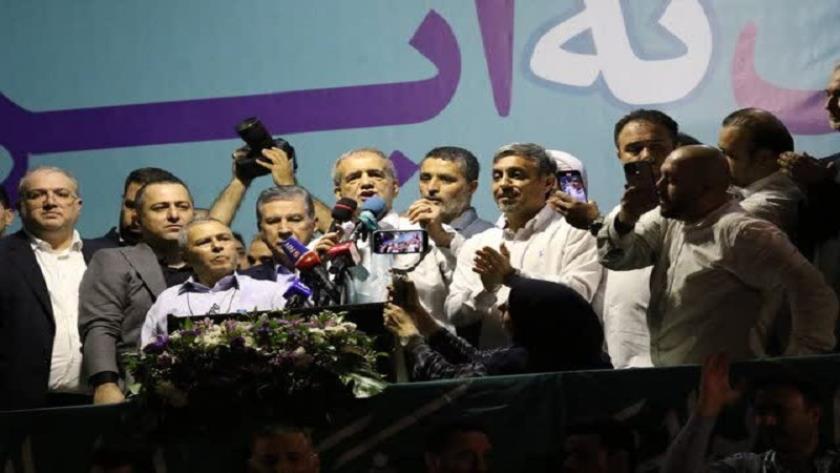 Iranpress: مسعود پزشکیان در انتخابات شرکت کرد