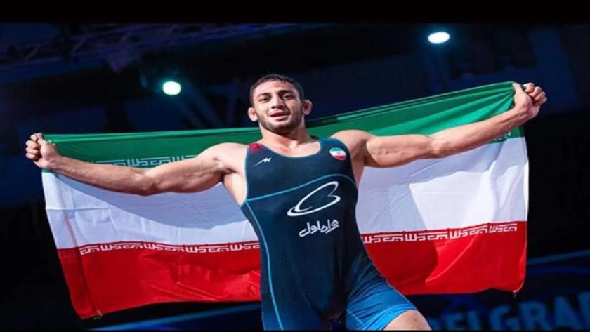 Iranpress:  آذرپیرا با پیروزی در مقابل قهرمان جهان برنز گرفت