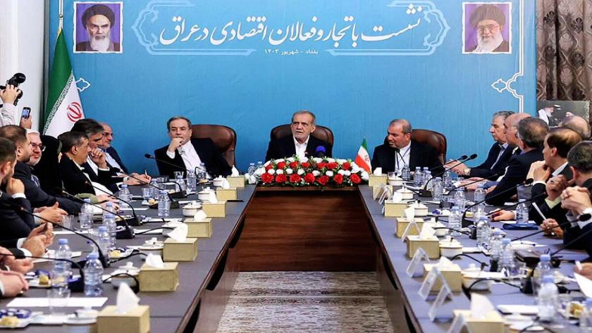Iranpress: پزشکیان: ایجاد برنامه طولانی مدت برای حل موانع اقتصادی میان ایران و عراق ضرورت دارد