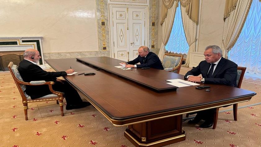 Iranpress: پوتین: روابط دوستانه با ایران شتاب بیشتری یافته است