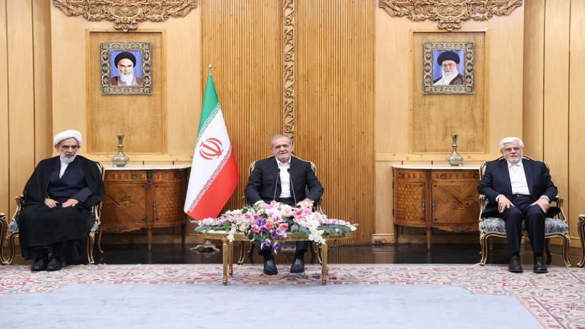 Iranpress: پزشکیان: مقرر شد تیمی از ایران و عراق برنامه‌های راهبردی بلندمدت را تدوین کنند