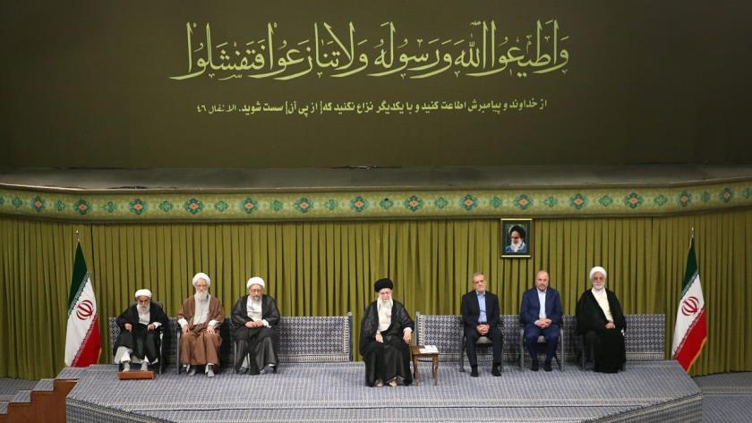 Iranpress: جمعی از سفرای کشورهای اسلامی امروز با رهبر انقلاب دیدار کردند