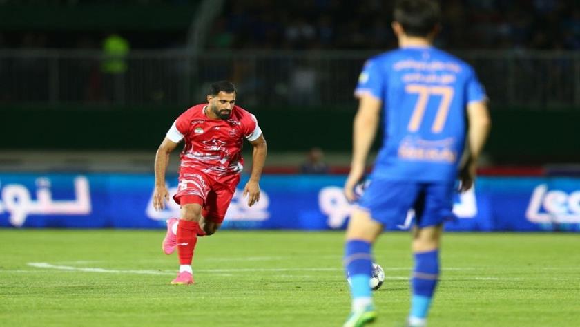 Iranpress: شکست استقلال مقابل پرسپولیس/ اخراج نکونام؛ مطالبه هواداران استقلال