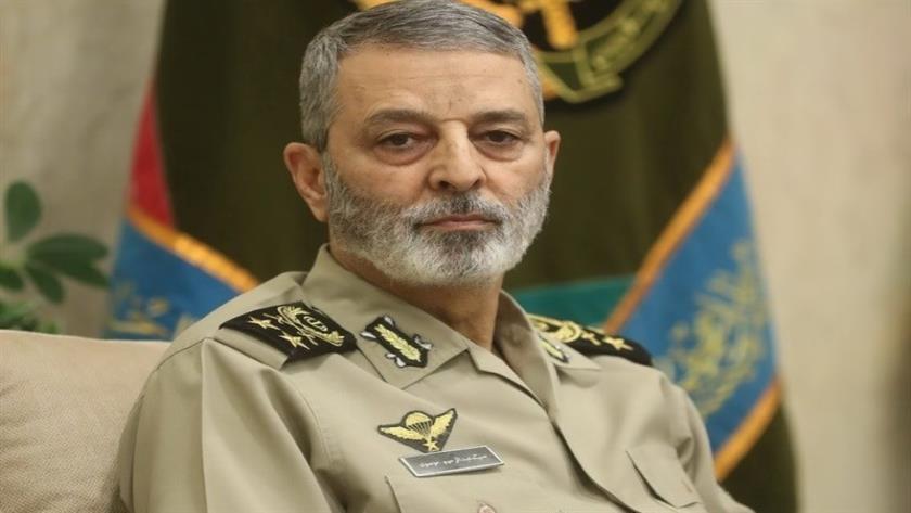 Iranpress: فرمانده کل ارتش: هیچ وقت پرچم حزب‌الله پایین نیامده است