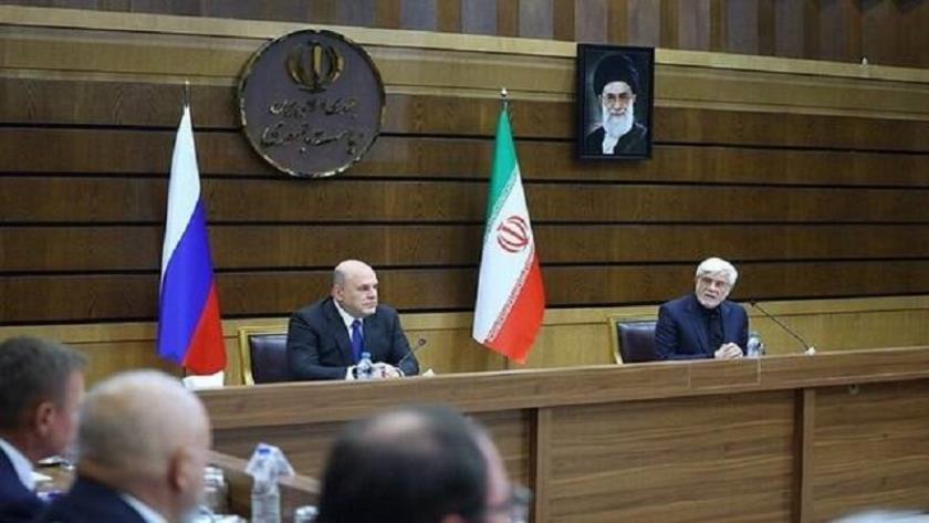 Iranpress: نخست‌وزیر روسیه با عارف دیدار کرد 