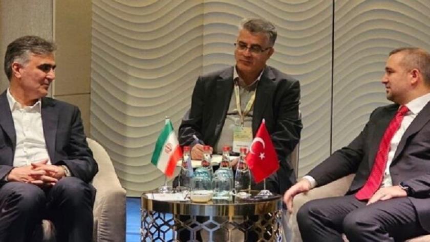 Iranpress: دیدار و گفت وگوی روسای بانک مرکزی ایران و ترکیه