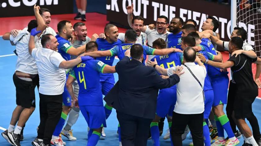 Iranpress: برزیل با برتری مقابل اوکراین فینالیست جام‌ جهانی فوتسال شد