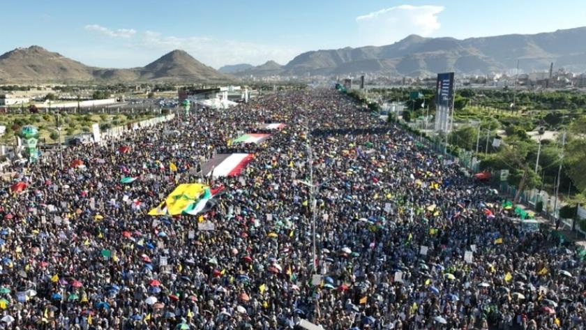 Iranpress: تظاهرات گسترده یمنی‌ها در حمایت از مردم غزه و لبنان