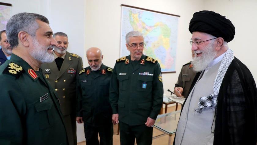 Iranpress: اعطای «نشان فتح» به سردار حاجی‌زاده از سوی فرمانده‌کل قوا