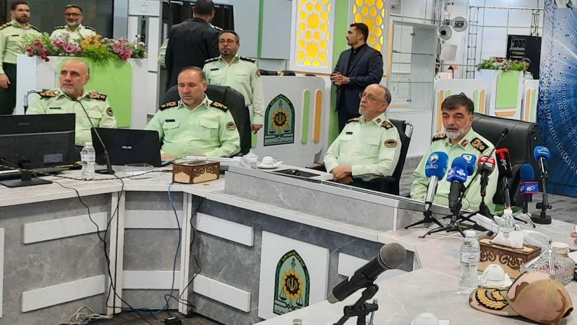 Iranpress: سردار رادان: ۱۸ هزار دوربین به البسه همکاران پلیس متصل می‌شود