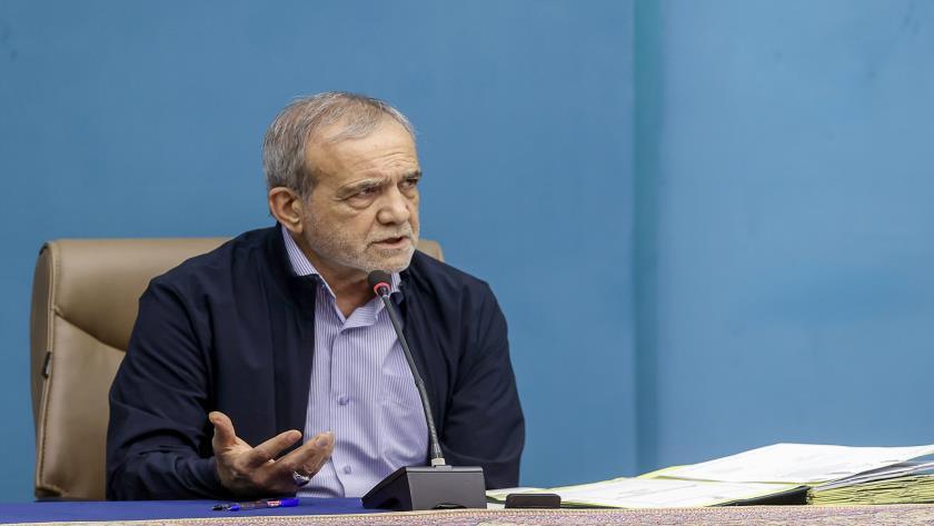 Iranpress: پزشکیان: همه مشکلات کشور ناشی از گسست اجتماعی است