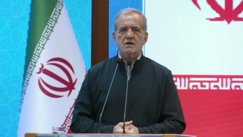 Iranpress: پزشکیان: کشور با حضور تولیدکنندگان  قوام و پایداری پیدا می‌کند