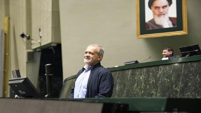 Iranpress: لایحه بودجه 1404 فردا به مجلس تقدیم می‌شود