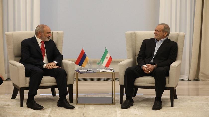 Iranpress: دیدار پاشینیان با پزشکیان در حاشیه اجلاس سران بریکس