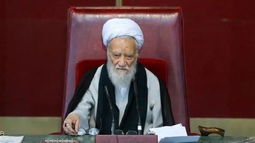 Iranpress: موحدی کرمانی: اولویت کشور اقتصاد و معیشت مردم است