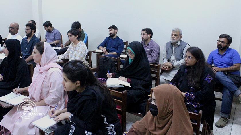 Iranpress: آغاز دوره پاییزه کلاس های آموزش زبان فارسی در پاکستان