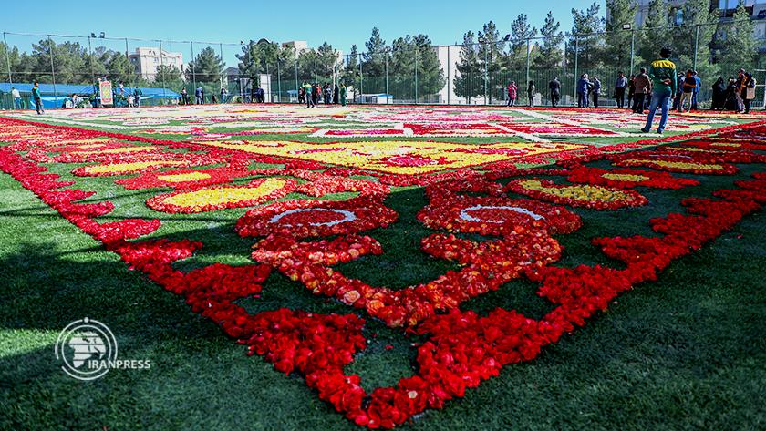 ایران پرس: نمایش بزرگترین فرش گل آسیا در پایتخت گل ایران 