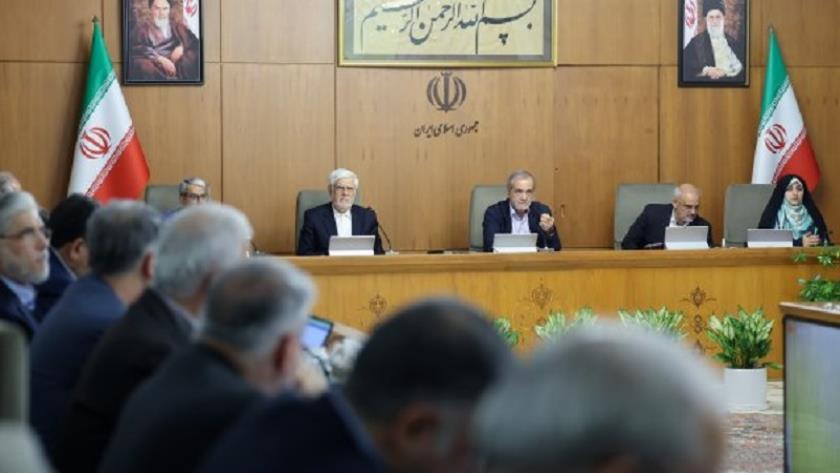 Iranpress: پزشکیان: بنای دولت مشارکت دادن همه سلایق فکری در اداره امور کشور است