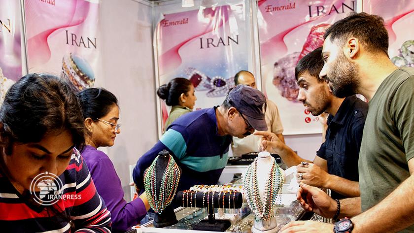 Iranpress: استقبال هندیها از غرفه ایران در نمایشگاه تجارت هند