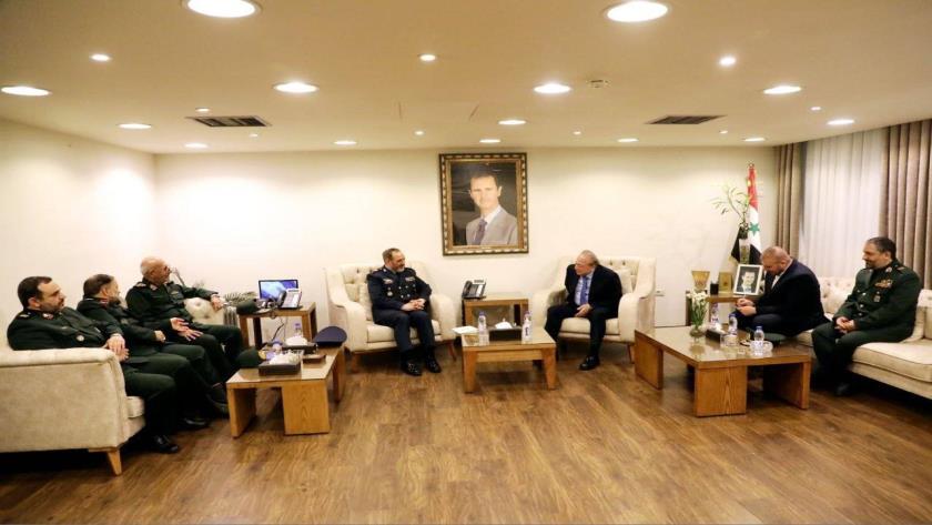 Iranpress: وزیر دفاع: ایران بر استمرار پشتیبانی از محور مقاومت تاکید دارد