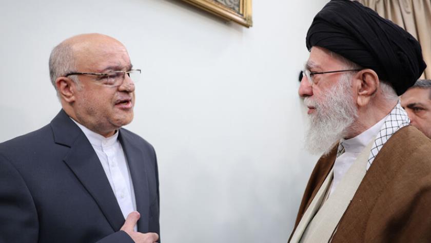 Iranpress: دیدار سفیر جانباز ایران در لبنان با رهبر انقلاب