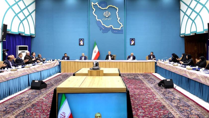 Iranpress: پزشکیان: به عنوان یک ایرانی مسلمان نمی‌پذیرم که ایران از هیچ کشور دیگری عقب‌تر باشد