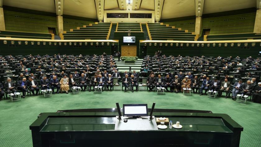 Iranpress: برگزاری نشست مشترک دولت و مجلس