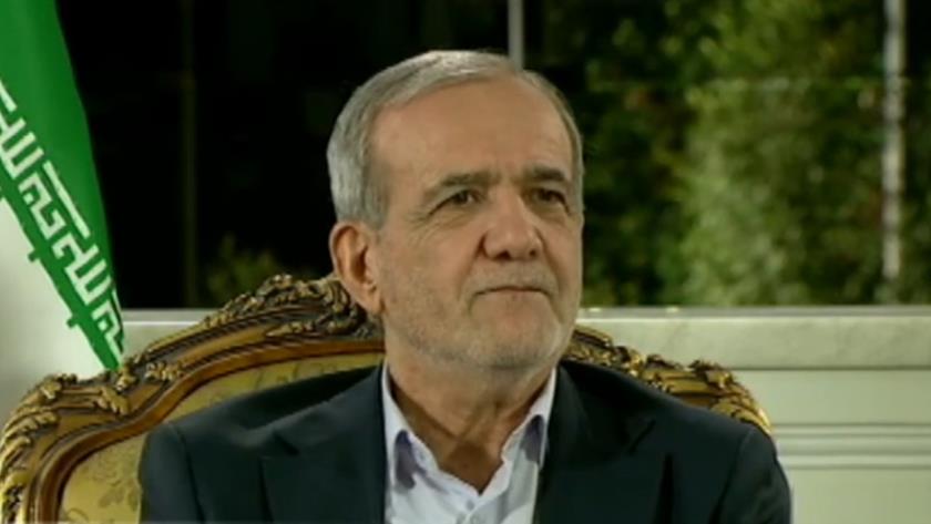 Iranpress: پزشکیان: باید با نگاه به معیشت و زندگی مردم مداخلات اقتصادی انجام شود