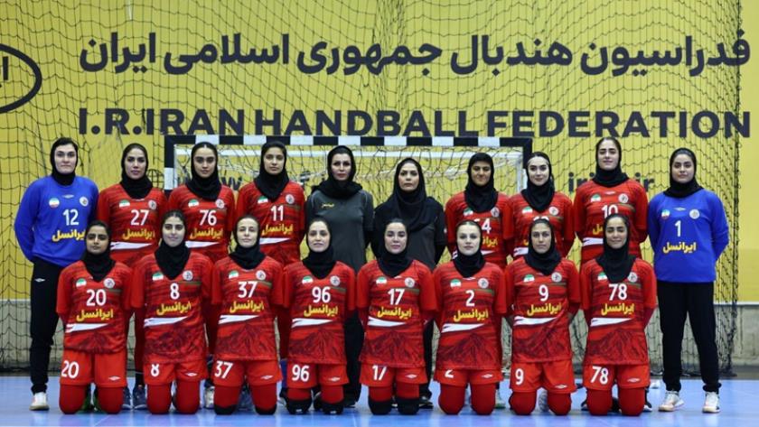 Iranpress:  پیروزی تیم ملی هندبال بانوان ایران برابر هند