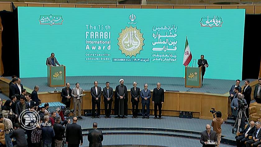 Iranpress: تجلیل از برگزیدگان پانزدهمین دوره جشنواره بین‌المللی فارابی با حضور رئیس‌ جمهور