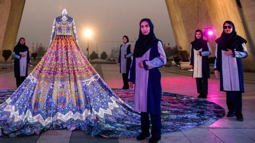Iranpress: افتتاح جشنواره «هنر ایران زمین» با رونمایی از لباس «ایران‌دخت» 