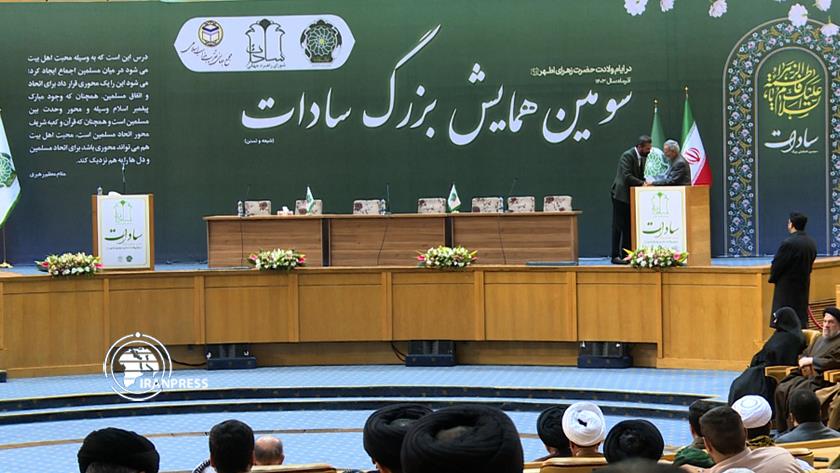 Iranpress: شهریاری: ارزش‎های انقلاب اسلامی در بستر شبکه ای جهانی سازی شود