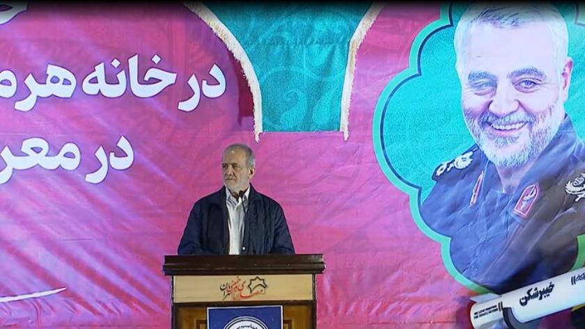 Iranpress: رئیس جمهور: راه شهید سلیمانی الگویی همیشگی برای مسیری است که باید آن را طی کنیم