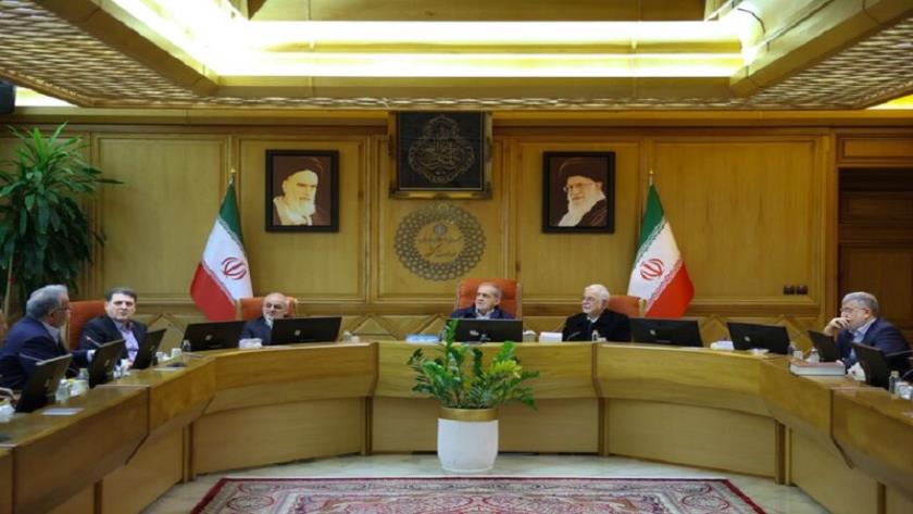 Iranpress: پزشکیان: رویکرد دولت چهاردهم اعطای اختیارات لازم به استانداران است