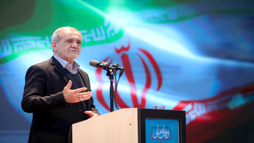 Iranpress: پزشکیان: وفاق عامل  وحدت و انسجام ملی