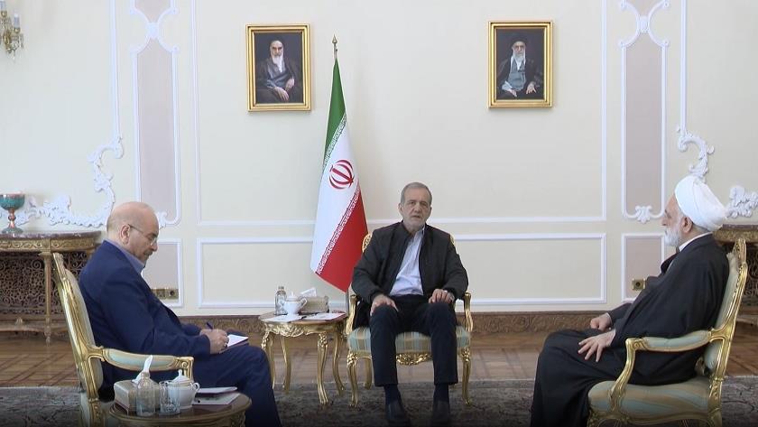 Iranpress: نشست سران قوا به میزبانی پزشکیان برگزار شد