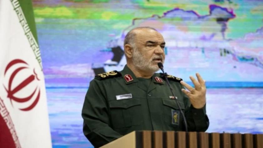 Iranpress: سردار سلامی: برای نبردهای بزرگ آماده‌ایم