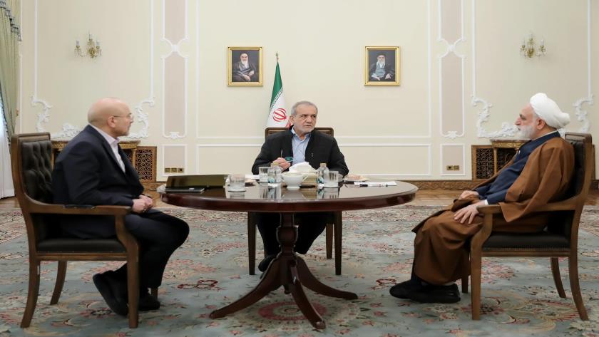 Iranpress: جلسه سران قوا برگزار شد