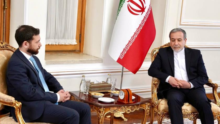 Iranpress: تاکید عراقچی بر تعمیق روابط دوجانبه تهران و ایروان