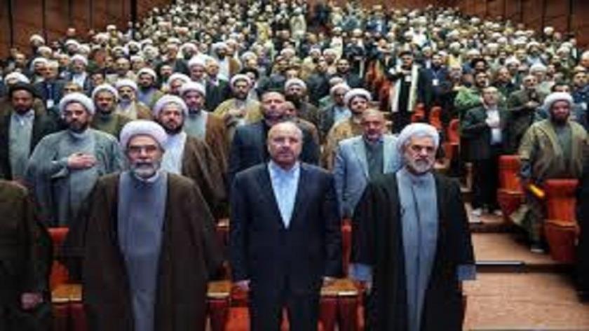 Iranpress:  تأکید بر نقش بی‌بدیل مردم در انقلاب اسلامی