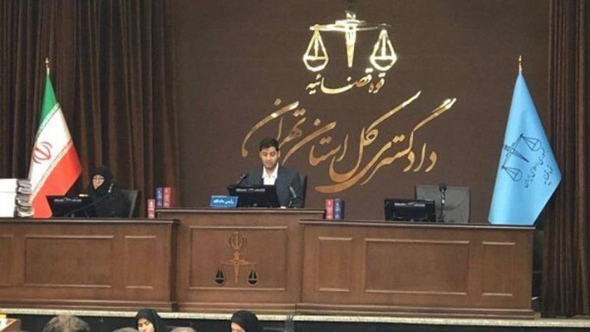 Iranpress: آغاز دادگاه رسیدگی به شکایت خانواده‌های شهدا و آسیب‌دیدگان حمله تروریستی شاهچراغ